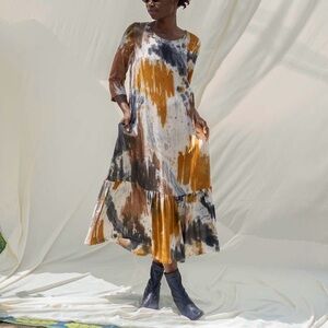 Osei Duro Versus dress in Thunderstruck